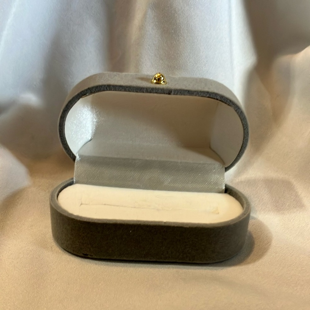 Elegant Gray Jewelry Box - Picture 2 of 2